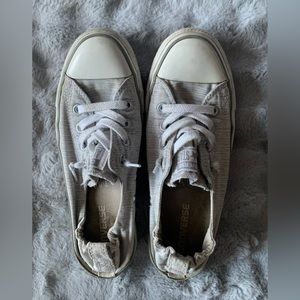 Converse low top with stretchy back strap